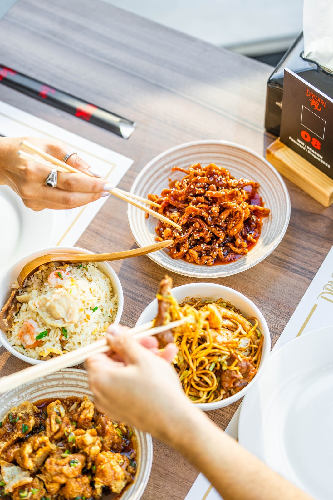 Chopstick ile yemek servisi